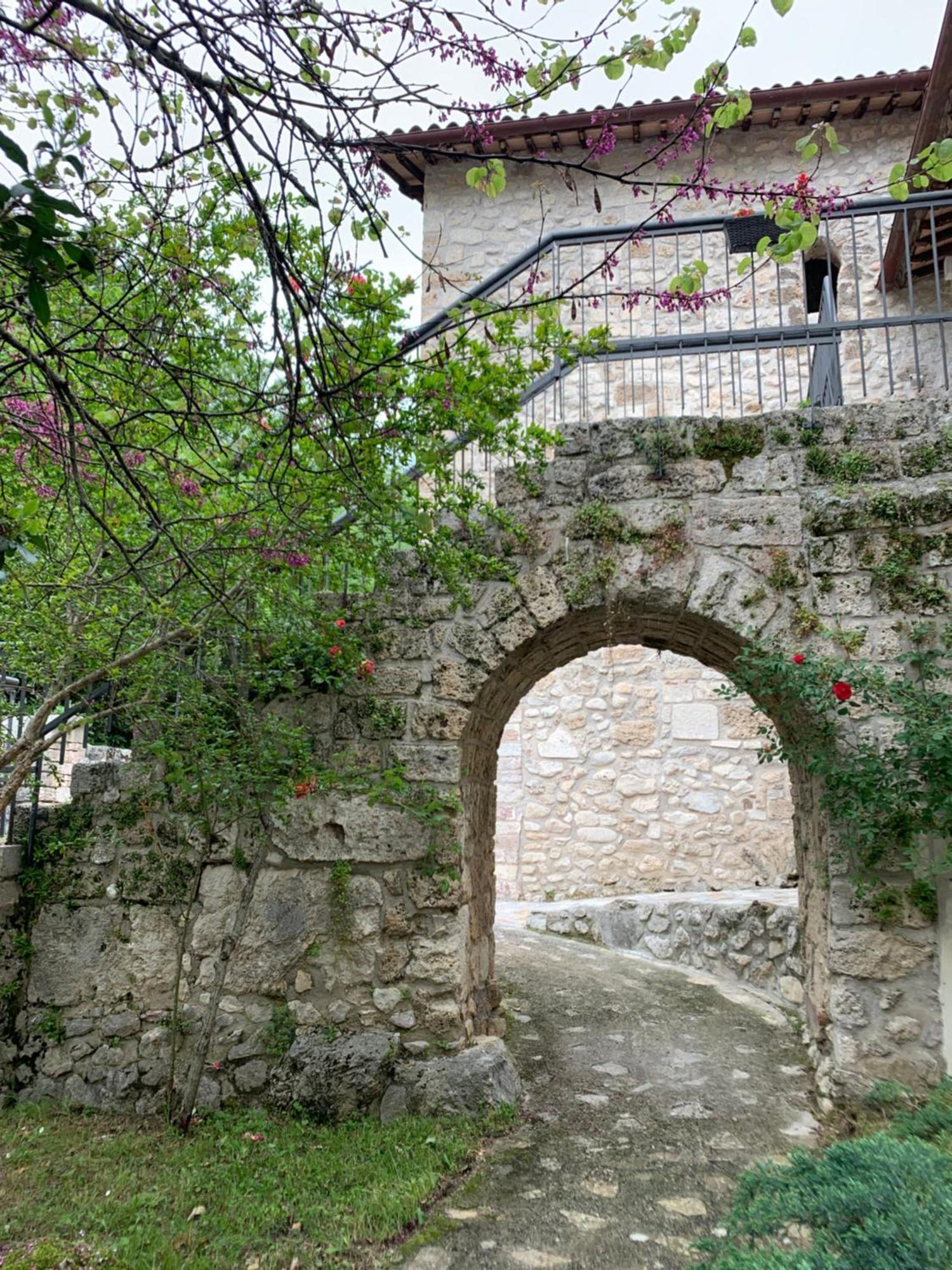 Abbazia Ss. Quirico E Giulitta Hotell Micigliano Eksteriør bilde